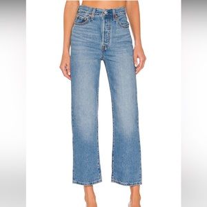 Levi’s Premium Ribcage Ankle Straight size 26